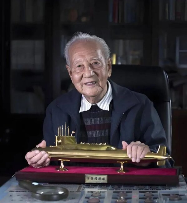 母亲知晓他隐藏三十年的秘密后，泪流满面