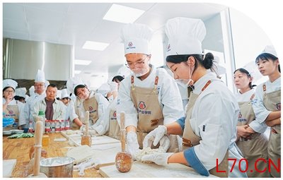 “美食学院”，越来越吃香