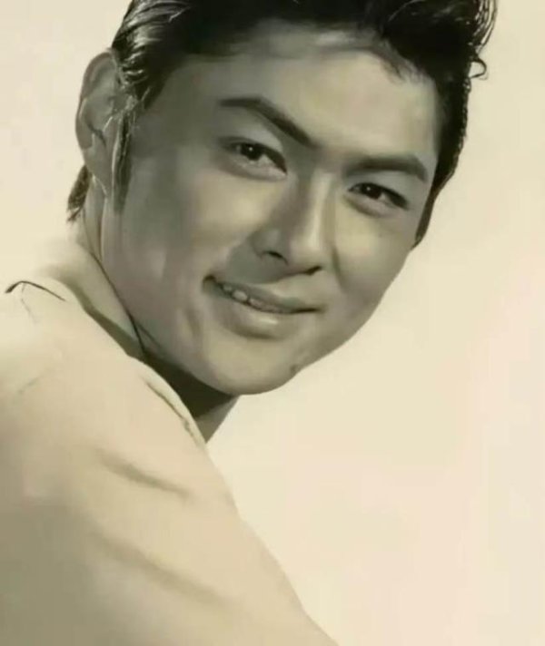 又一老戏骨去世! 85岁白鹰睡梦中安息，已海葬回归自然，好友悼念