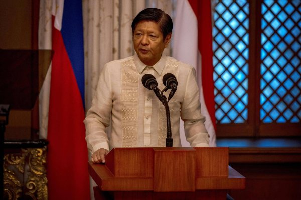 菲律宾扛不住, 感谢中方帮忙, 转身就增兵南海? 解放军: 不自量力